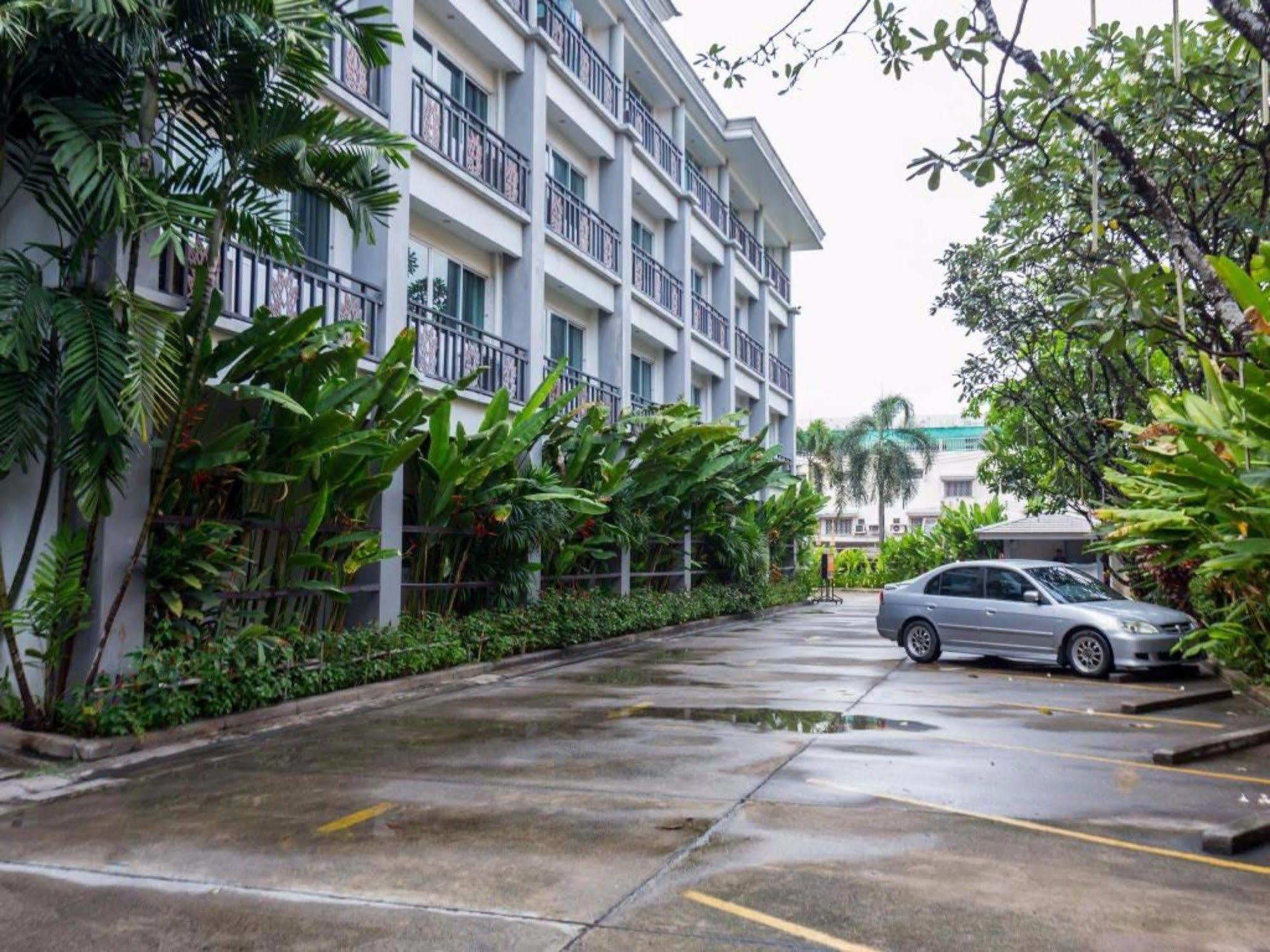 14 Resort Bangkok Kültér fotó
